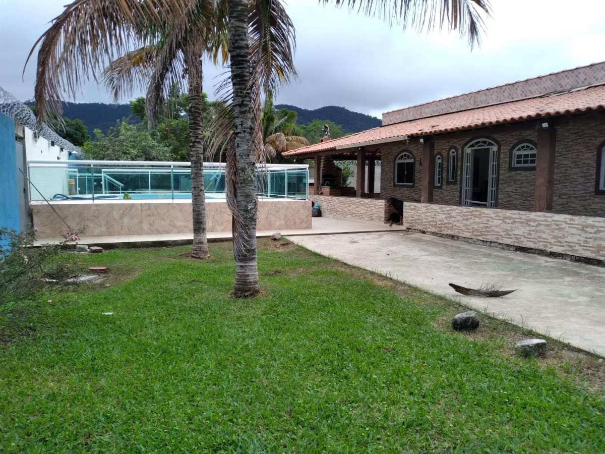  - Casa à venda em Saquarema, Mombaça, com 3 quartos, 205m²